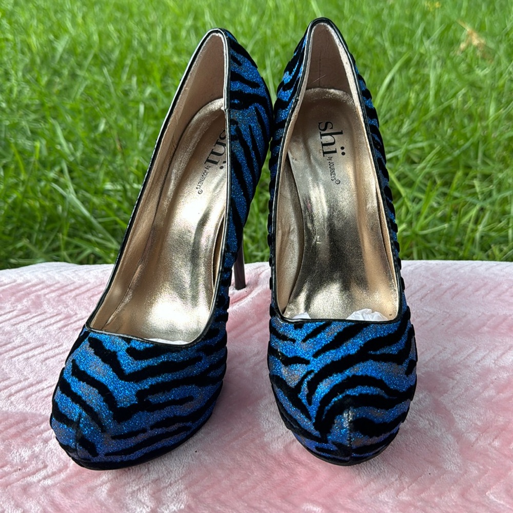 Shi Martee Blue/Black heels, size 8